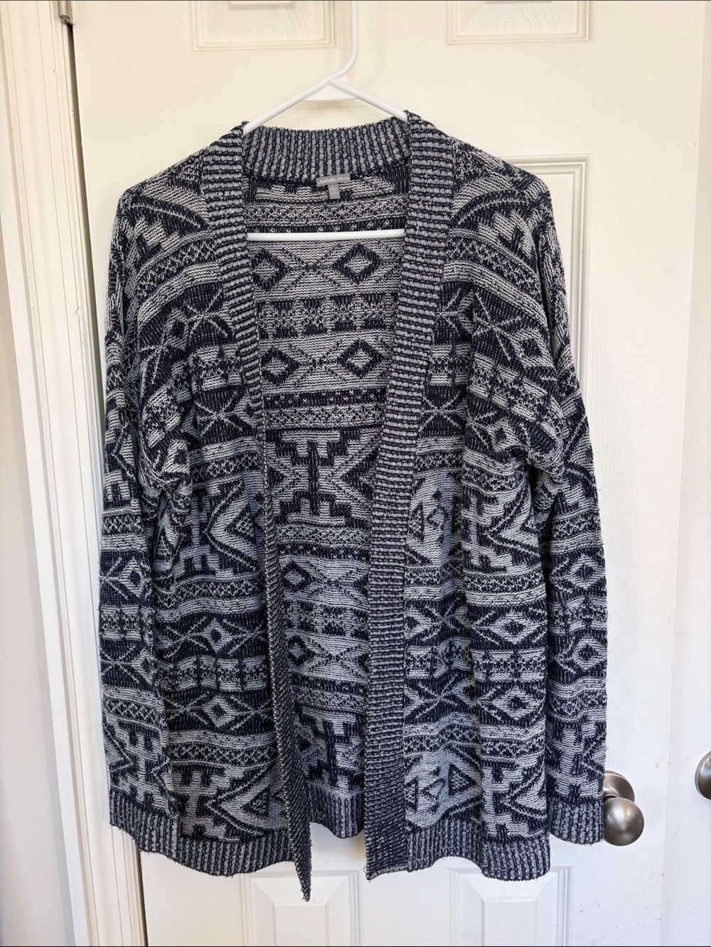 Charlotte Russe Black & Gray Patterned Open-Front Cardigan